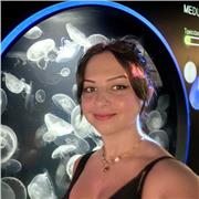 Professeure d’anglais avec 5 ans d’expérience , souhaitant devenir professeure d’anglais a Paris.